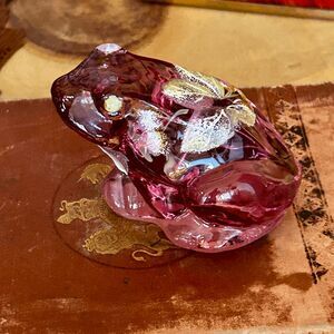 Vintage Fenton Glass Frog Figurine – Iridescent Pink Carnival Glass | Hand-Paint